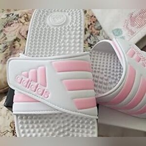 ADIDAS ADISSAGE SLIDE SANDALS KIDS SZ:10 WHITE & PINK -WORN ONCE- GOOD CONDITION